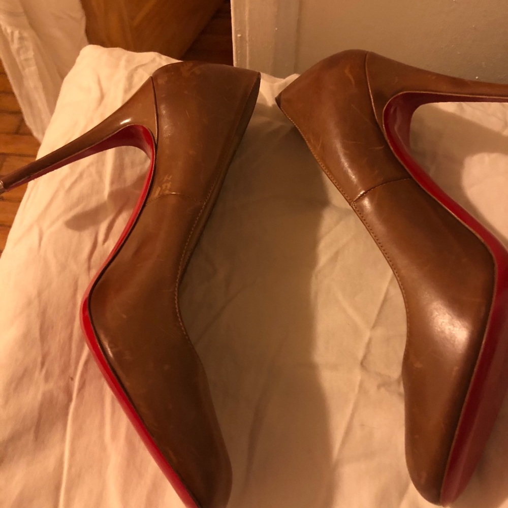 Christian Louboutin - Picture 5 of 6